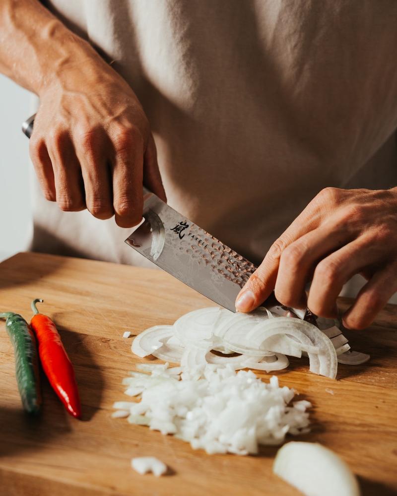 Yaxell_Taishi_santoku_kokkiveitsi_16_5cm