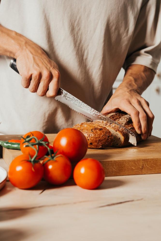 Yaxell_Taishi_leipaveitsi_23cm