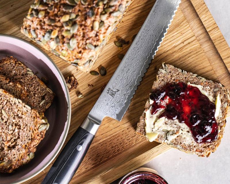 Yaxell_Zen_leipaveitsi_23cm