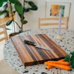 Chez_Marius_puinen_leikkuulauta_35_x_50cm__pahkinapuu